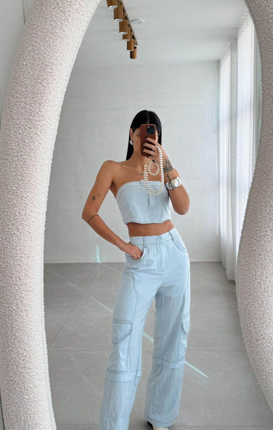 Conjunto Top Corset e Calça Cargo em Sarja