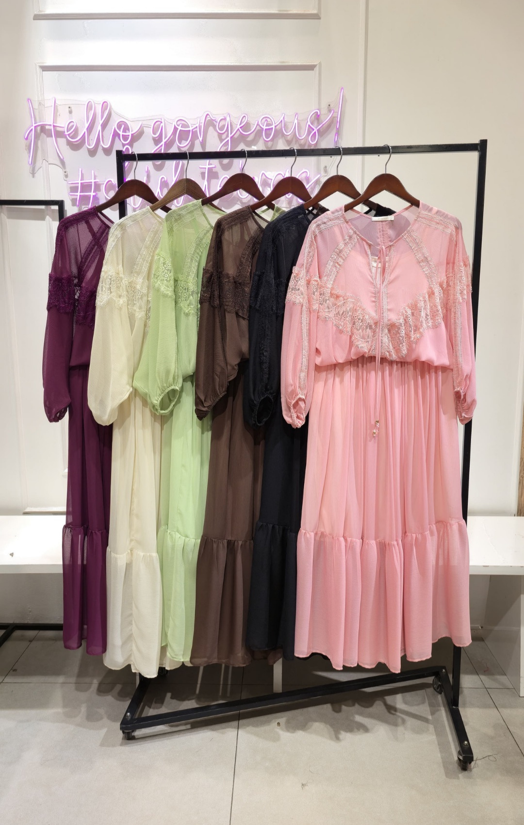 Vestido Plus Size Boho Longo Detalhe Rendado em Chiffon