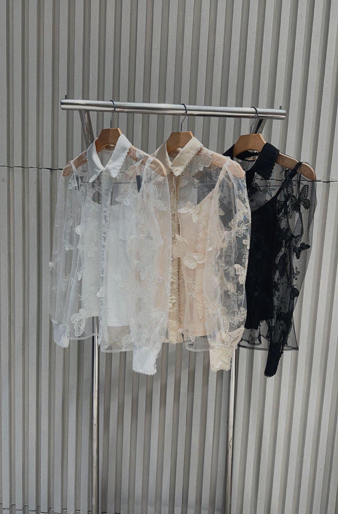 Camisa Botões Aplicação 3D em Tule