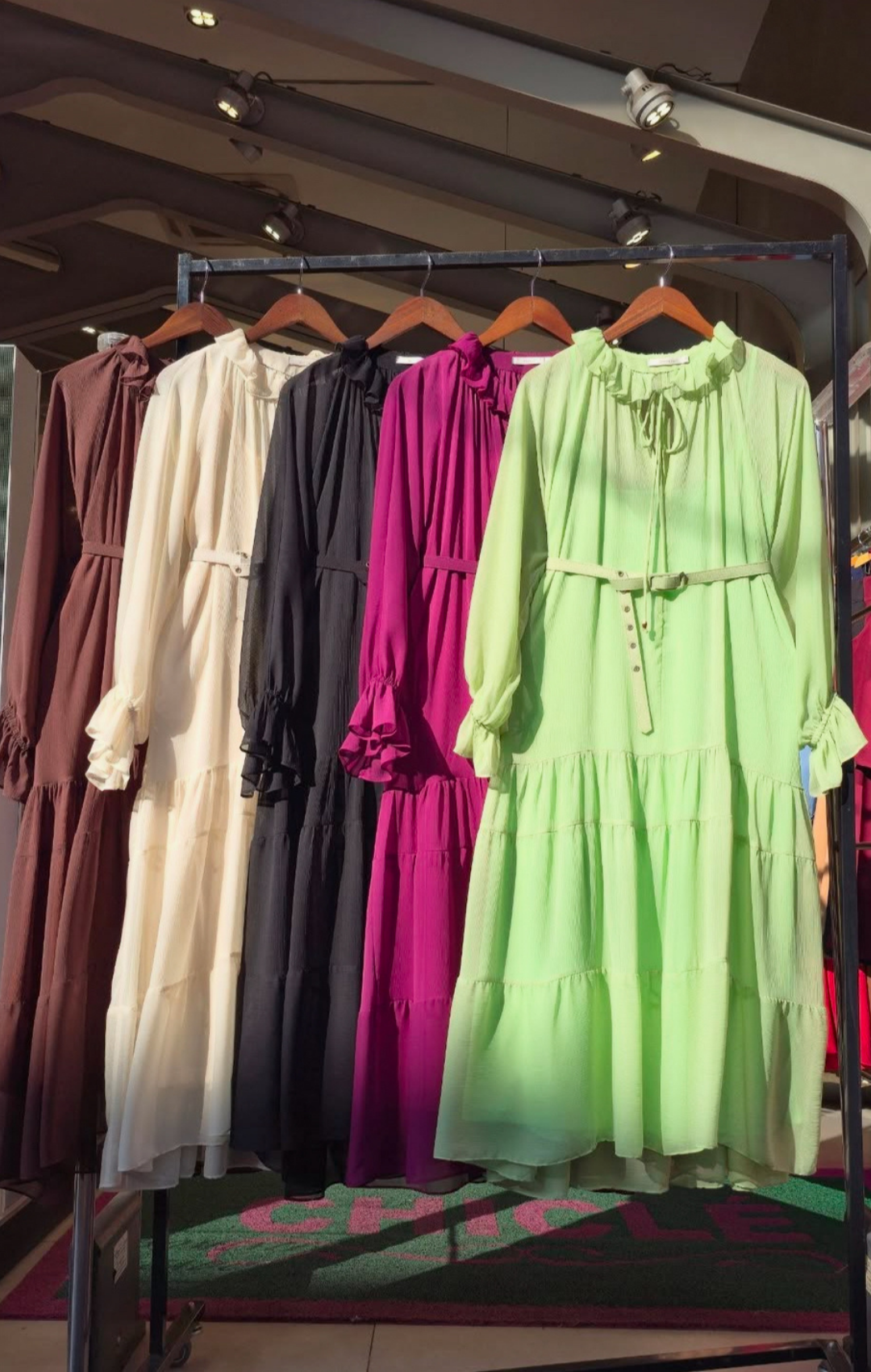 Vestido Plus Size Boho Midi com Cinto em Chiffon