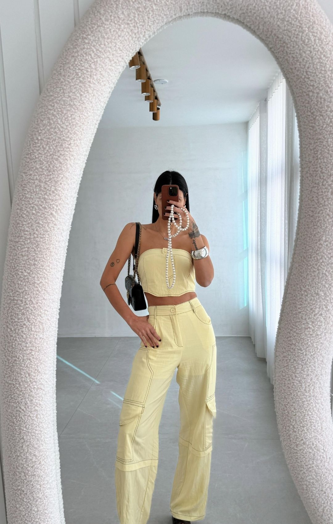 Conjunto Top Corset e Calça Cargo em Sarja