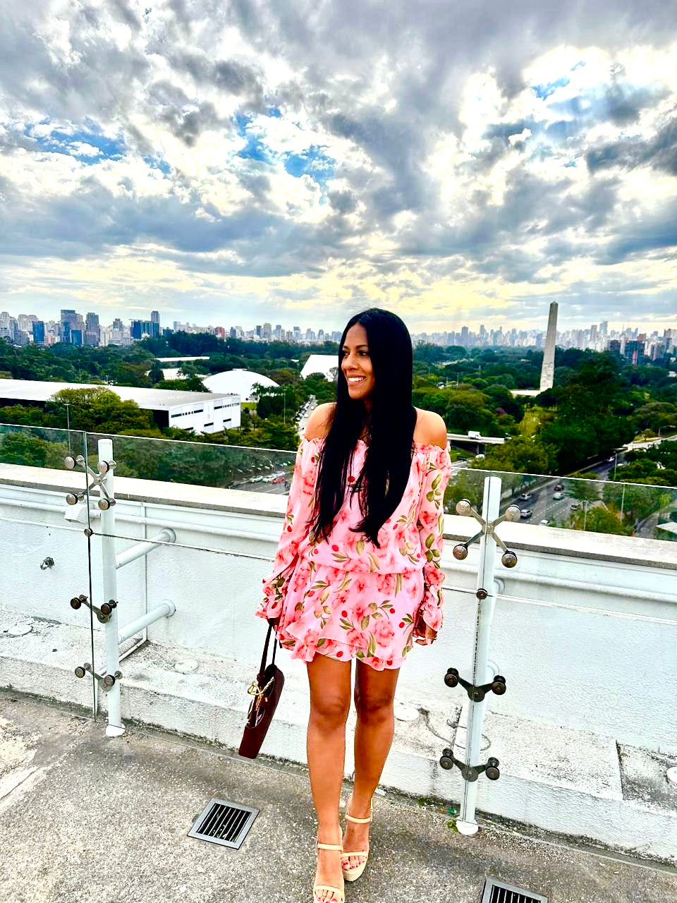 Vestido Ombro a Ombro em Crepe