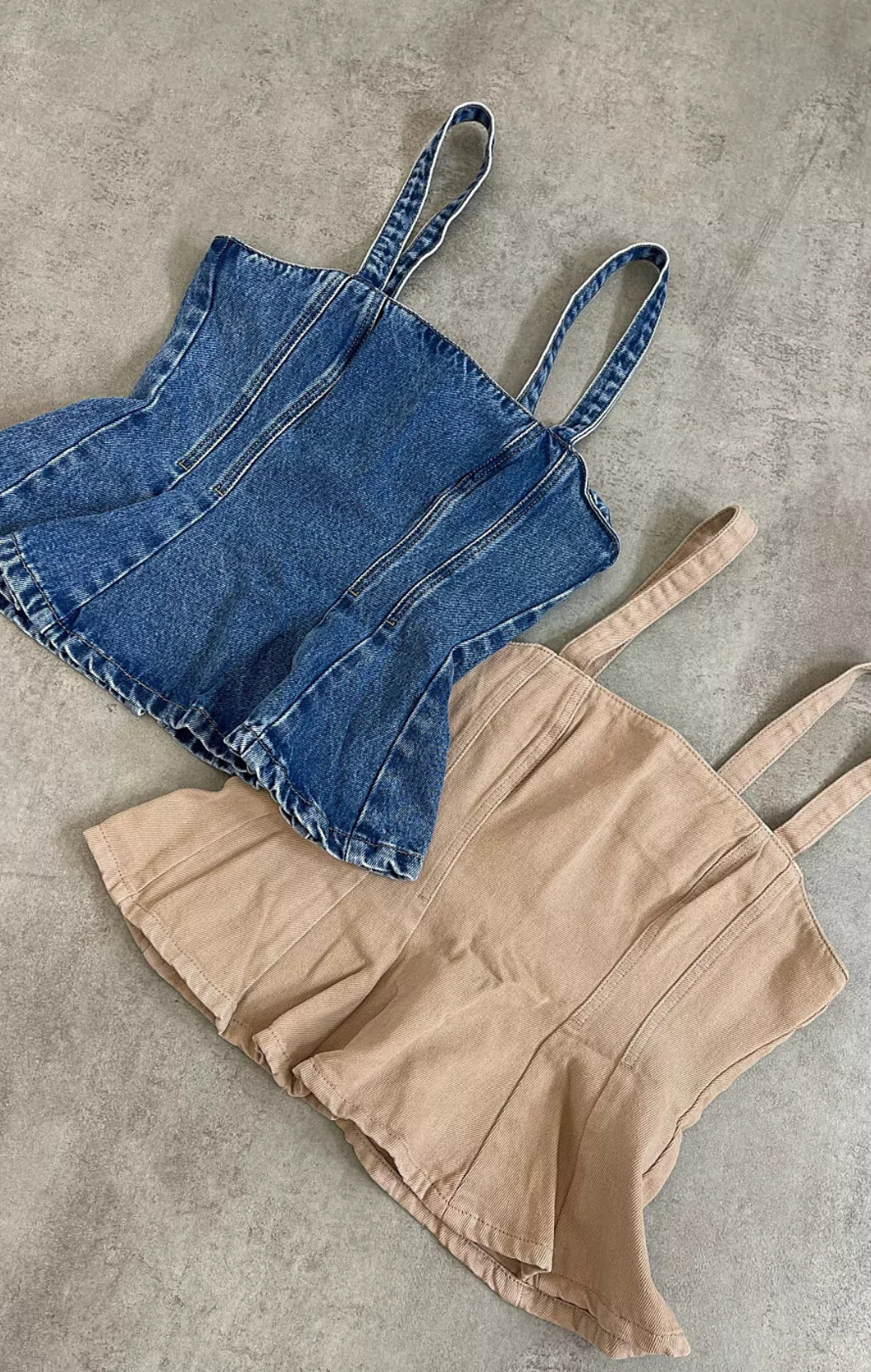 Top Peplum Recortes Brise em Jeans