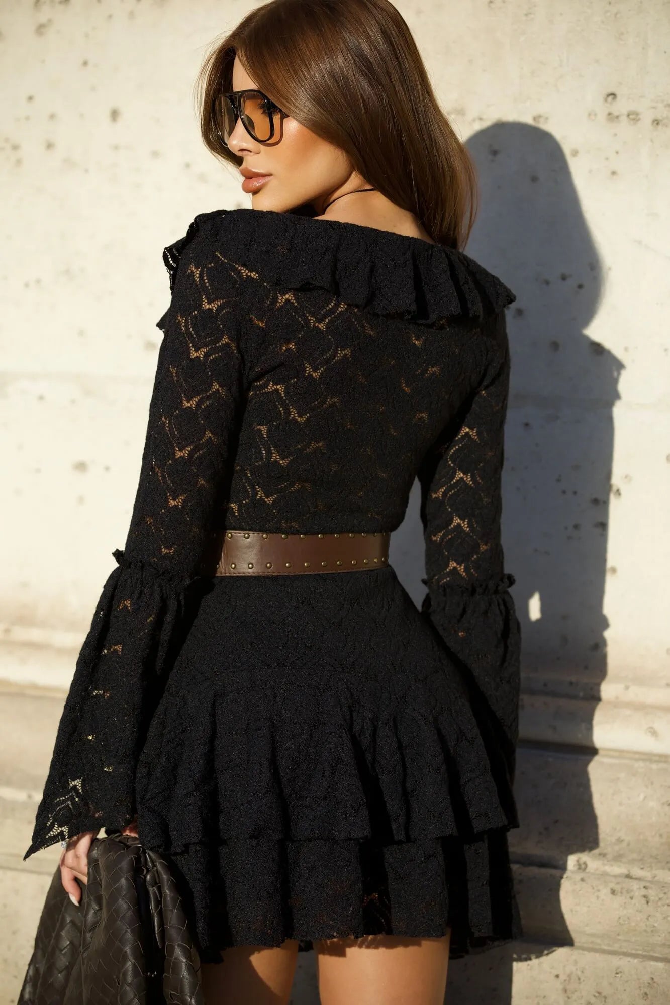 Vestido Curto Rendado Manga Sino
