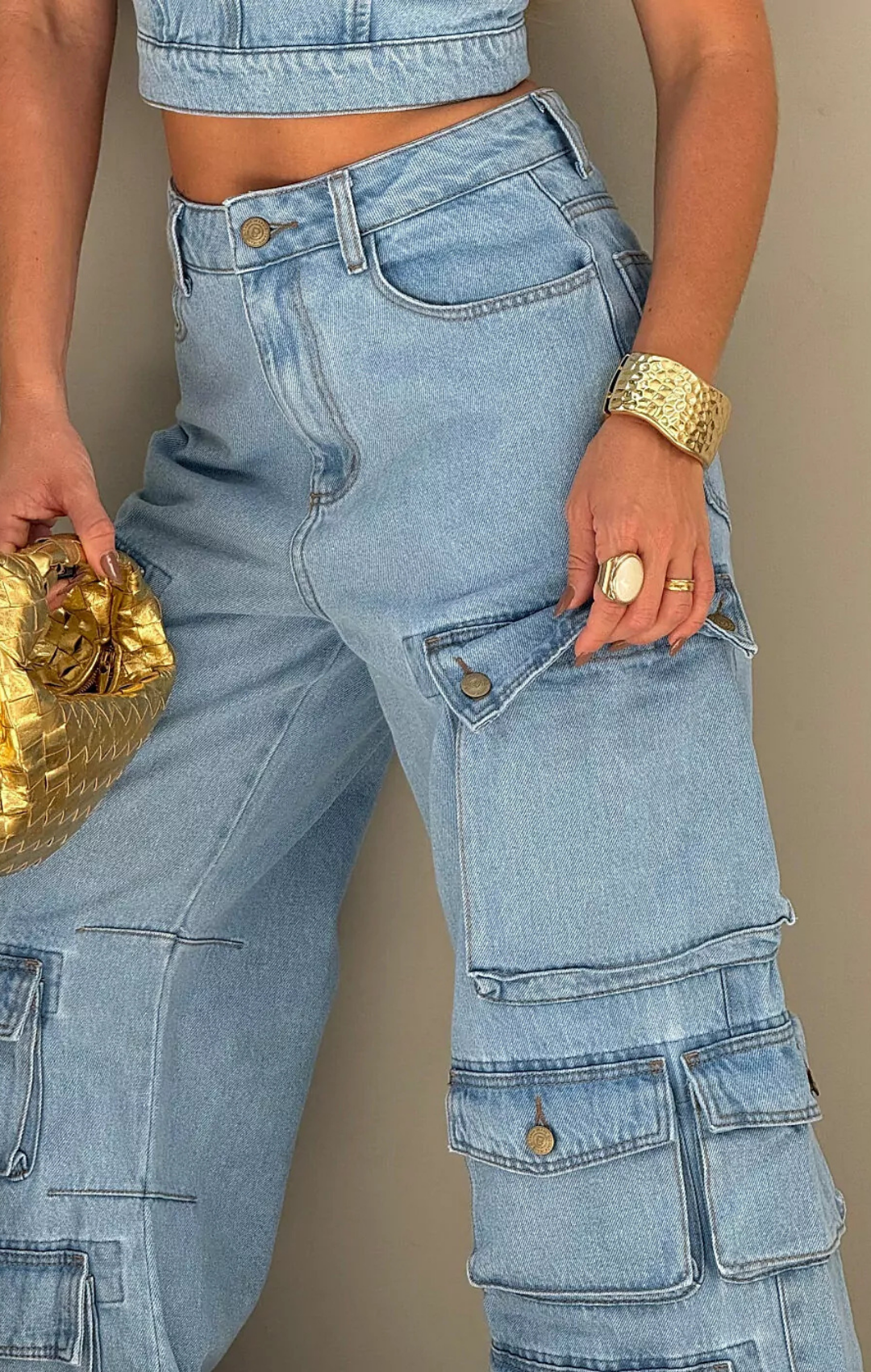 Calça Bolsos Cargo Iconic em Jeans