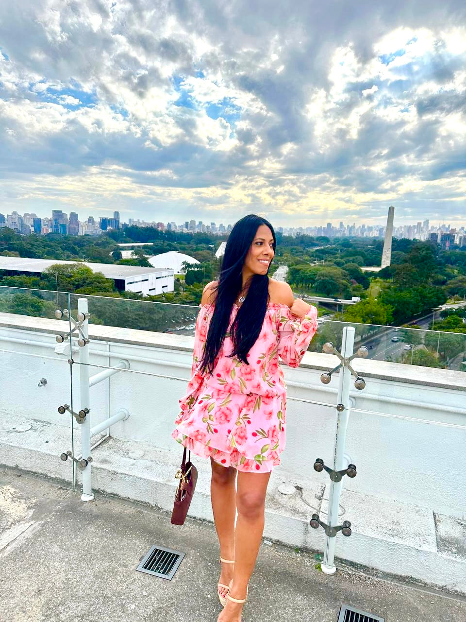 Vestido Ombro a Ombro em Crepe