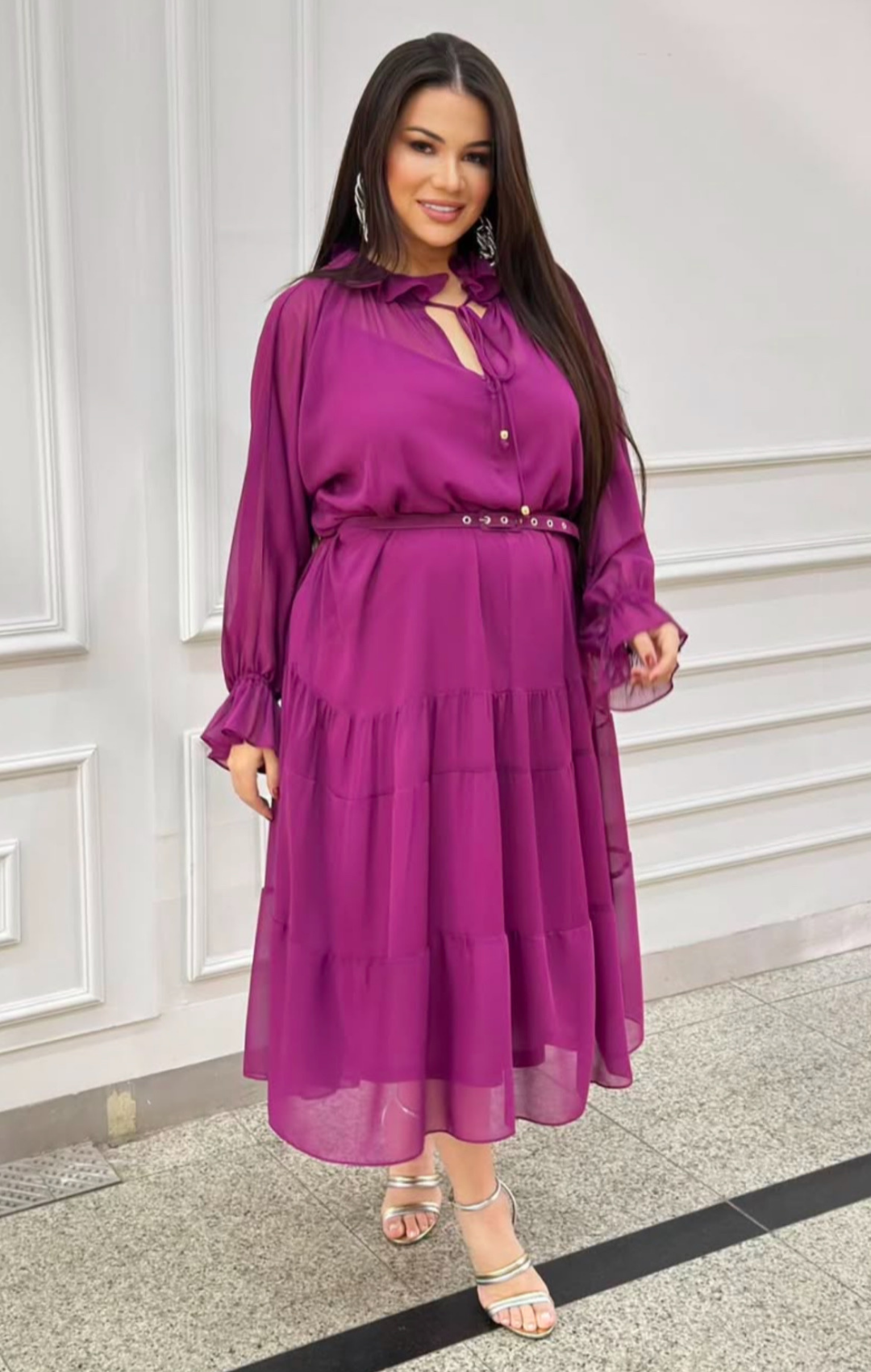 Vestido Plus Size Boho Midi com Cinto em Chiffon