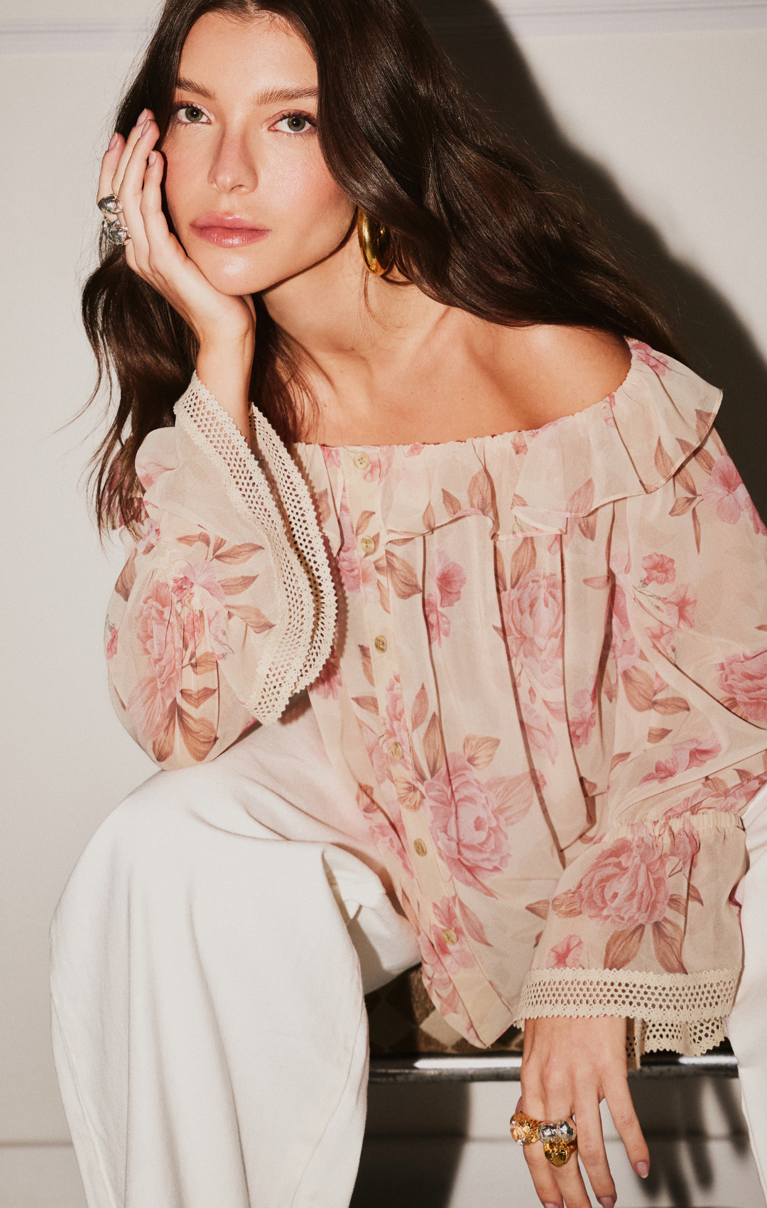 Blusa Ombro a Ombro Floral em Chiffon