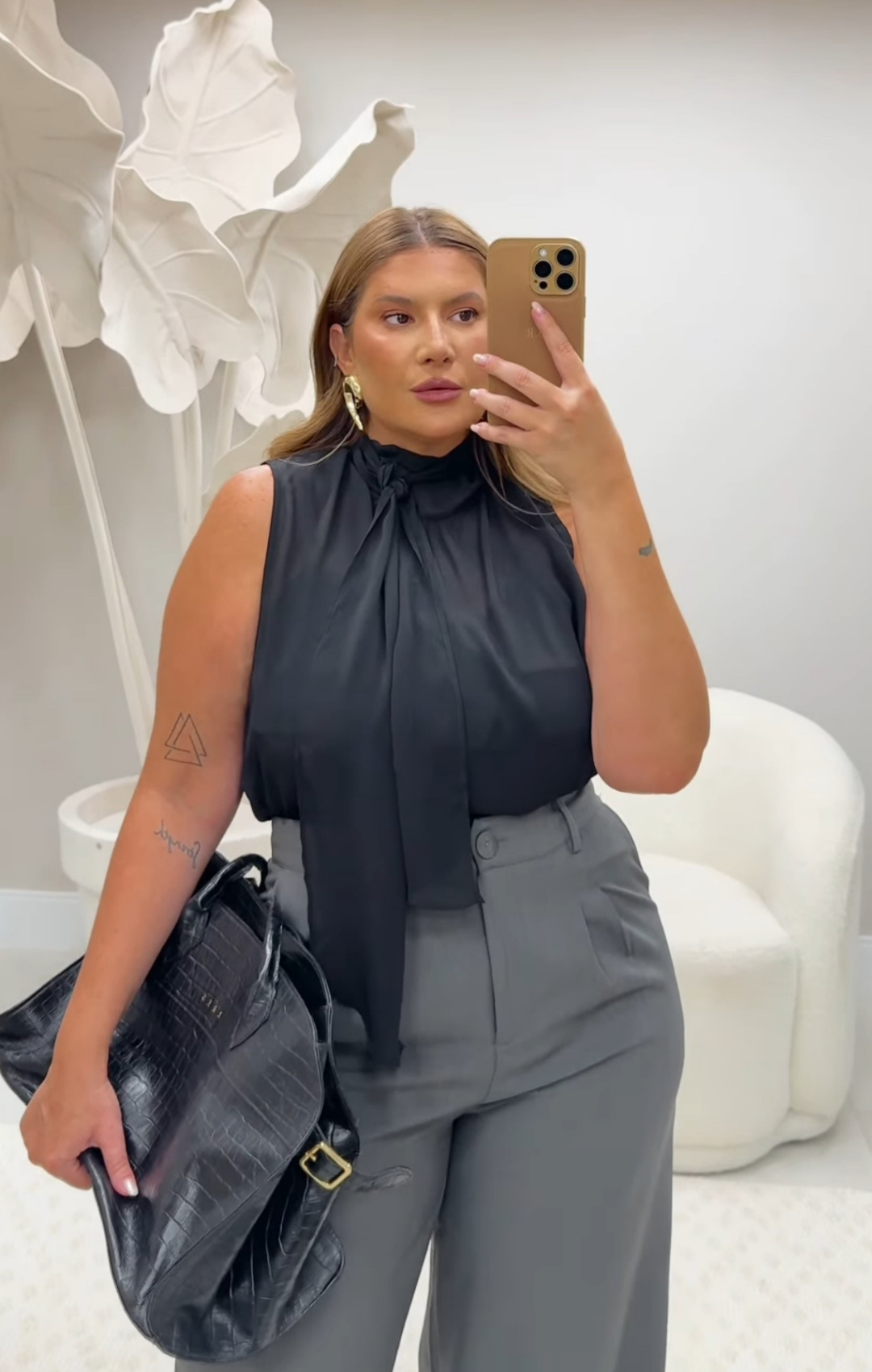Calça Plus Size Pantalona em Alfaiataria