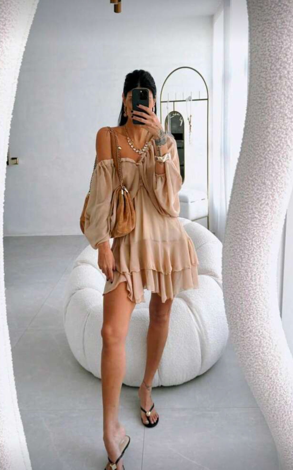 Vestido Decote V Manga Ampla em Chiffon