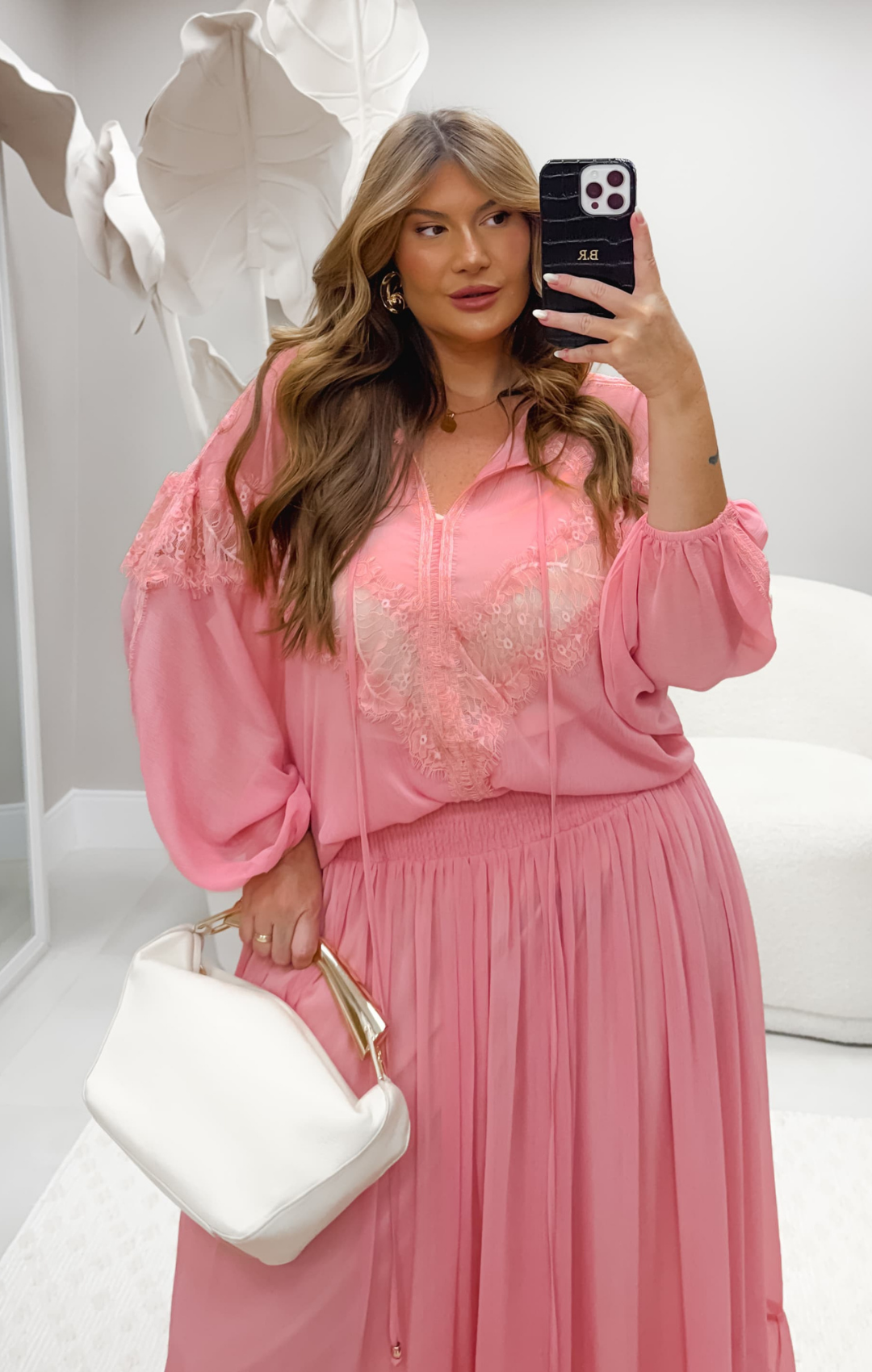Vestido Plus Size Boho Longo Detalhe Rendado em Chiffon